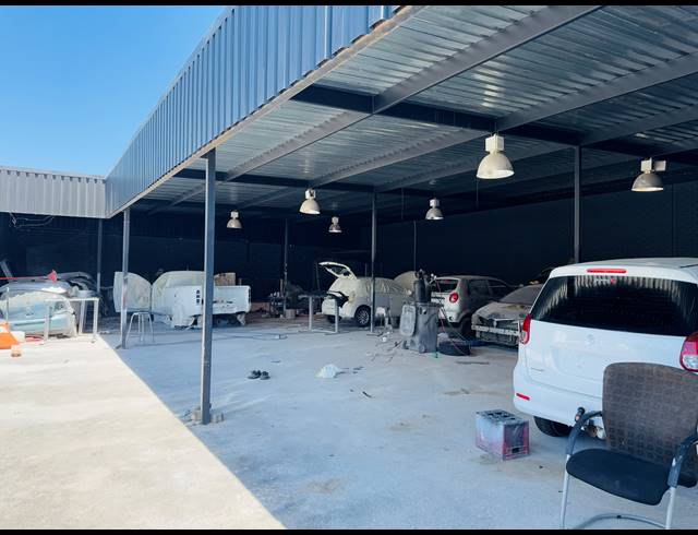 4,202M² BUSINESS CENTRE FOR SALE IN MAYVILLE